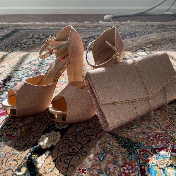 Glittery heels with matching purse - Picture 6 of 8